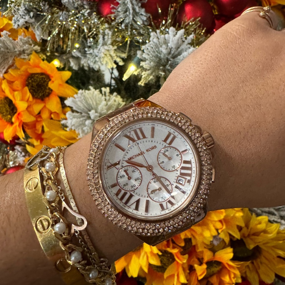 ONE DAY SALE💫

SALE🌸MICHAEL KORS chronograph rose gold watch ✨ - Picture 3 of 11